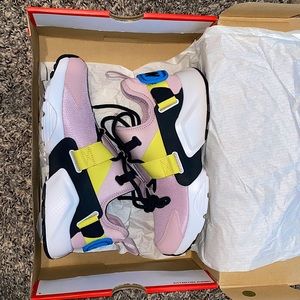 Women’s nike air huarache city low